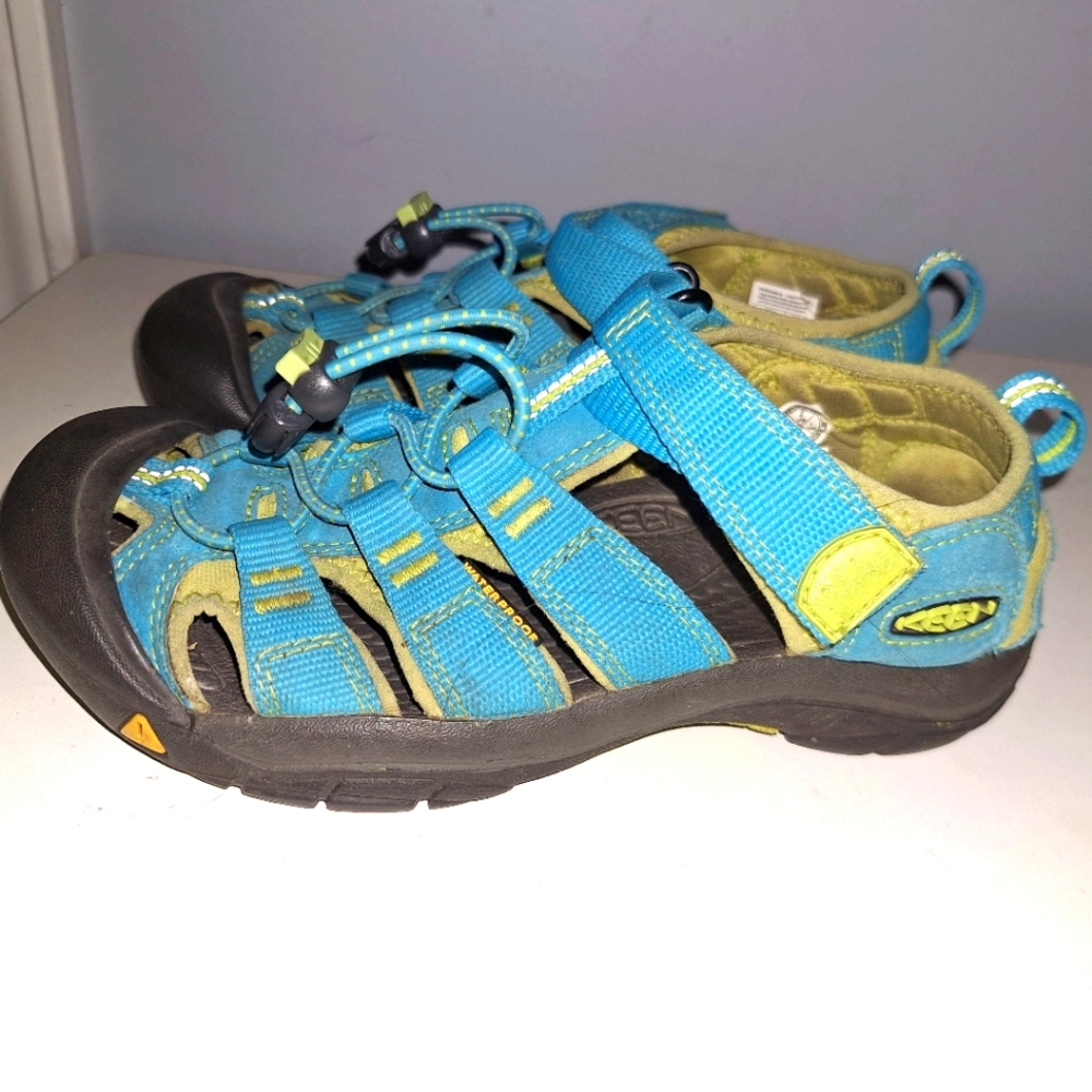 KEEN Newport H2 Kids Sz 2 Carribean Sea Sandal Hiking,Play, Waterproof